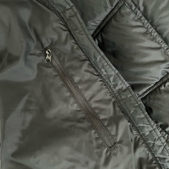 Columbia Down Black Vest with Faux Fur Collar - Picture 5 of 7